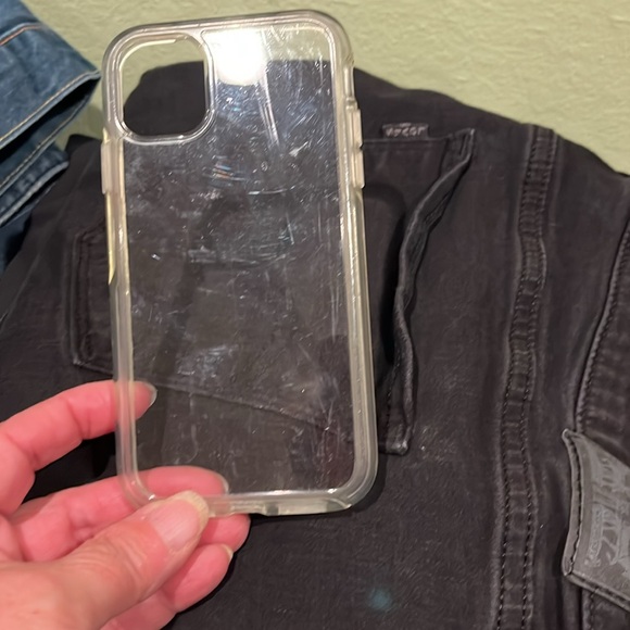 Assorted iPhone 11 Cases - Picture 9 of 16